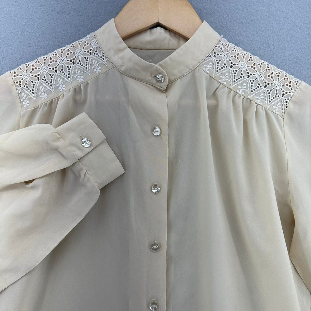 70s Lace Shoulder Blouse Long Sleeve Button Up Womens Small Cottagecore‎ VTG